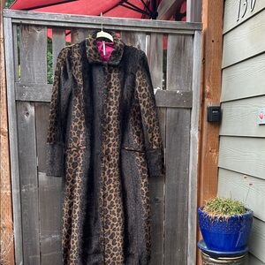 Free People animal print faux fur coat sz M, fucshia lining, snap front closure